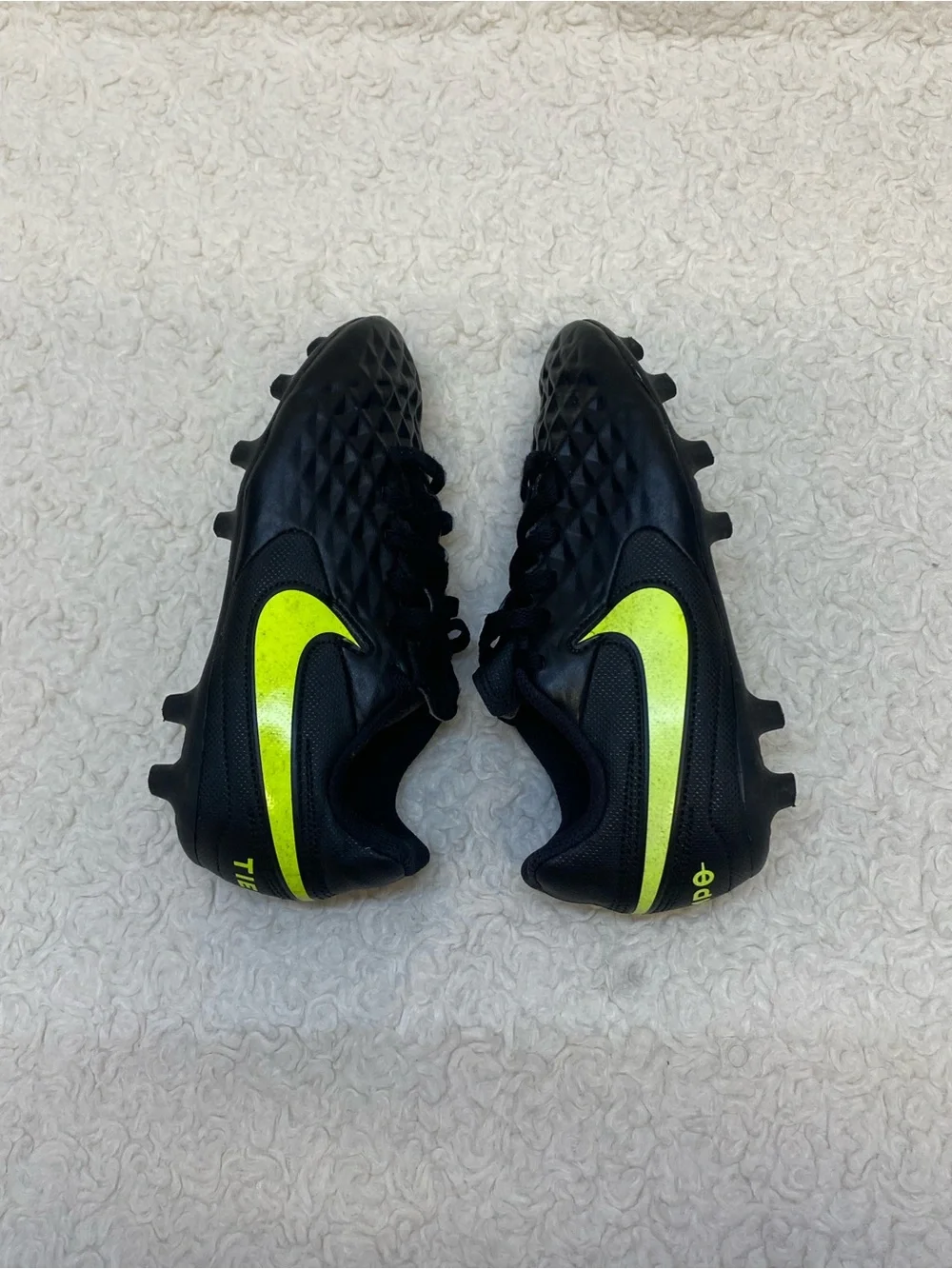 Nike Legend Tiempo 8 Club FG/MG Black Soccer Cleats boys Size 13C